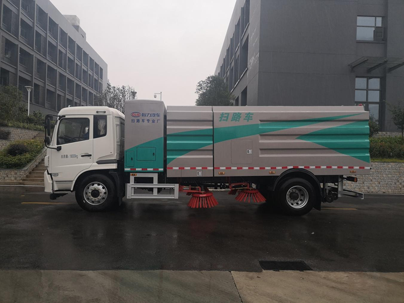 東風(fēng)天錦CL5180TSLBEV型純電動掃路車