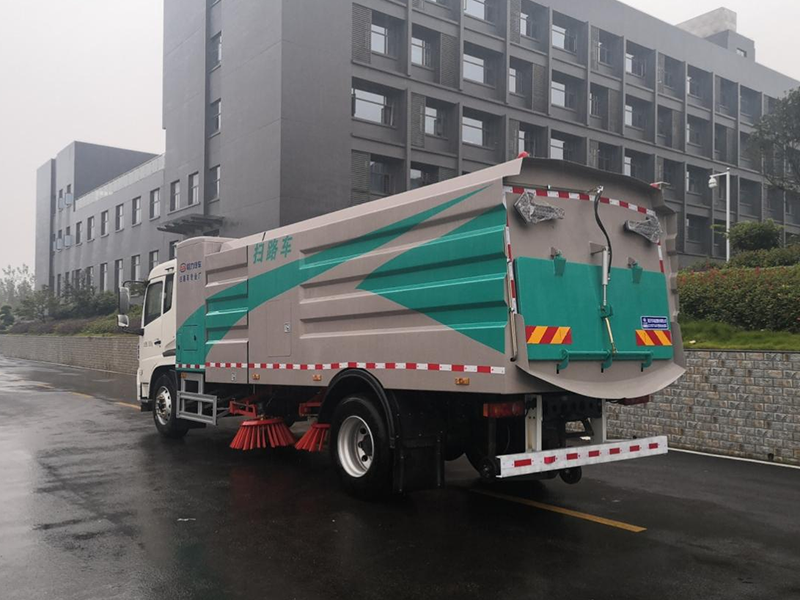 東風(fēng)天錦CL5180TSLBEV型純電動掃路車